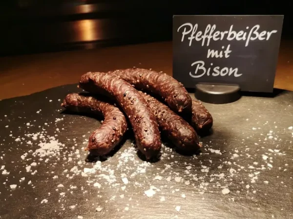 Pfefferbeißer mit Bison